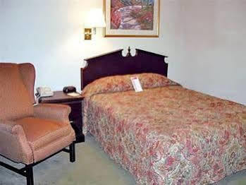 Intown Suites Extended Stay Raleigh Nc- Capital Blvd Dış mekan fotoğraf